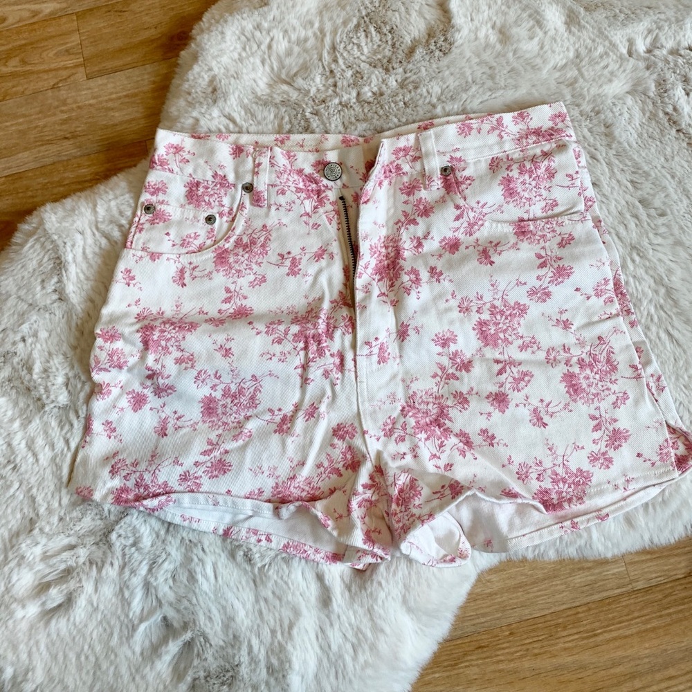 High waisted shorts 💕